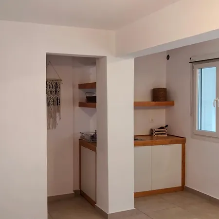 Irini Onar Kythnos Апартаменты Лутра